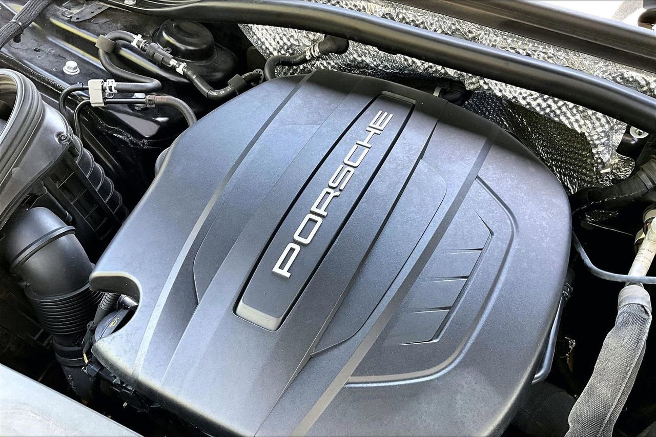 Used 2018 Porsche Macan Sport Edition image 30