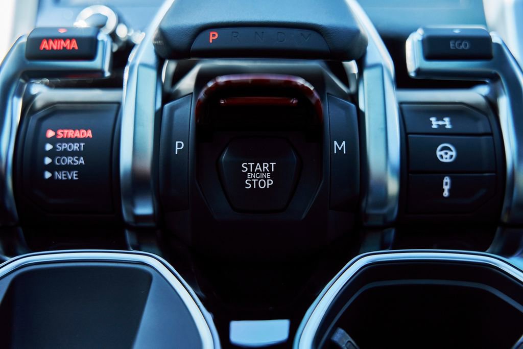 Used 2024 Lamborghini Urus S image 71