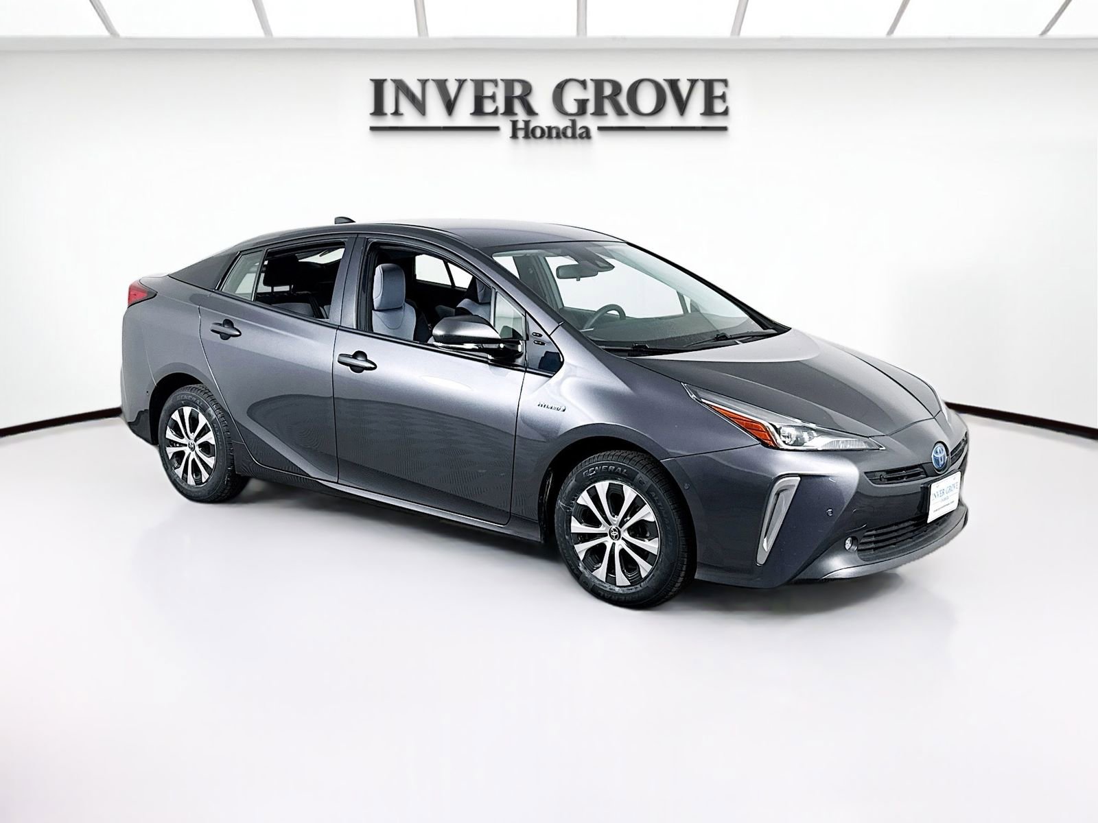 Used 2020 Toyota Prius LE AWD/4WD image 3