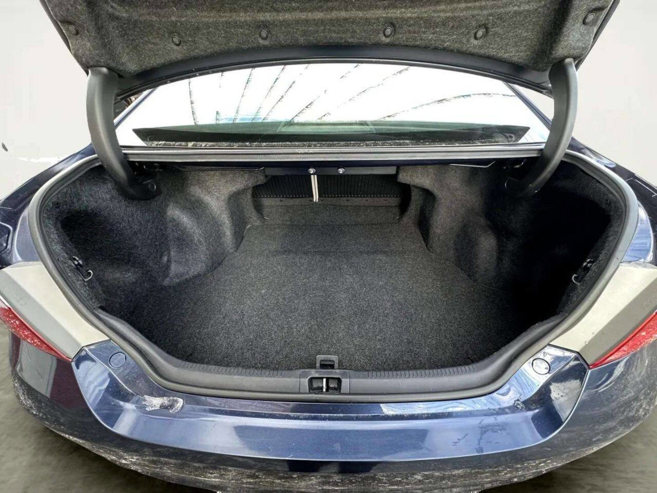 Used 2015 Toyota Camry XLE FWD image 11