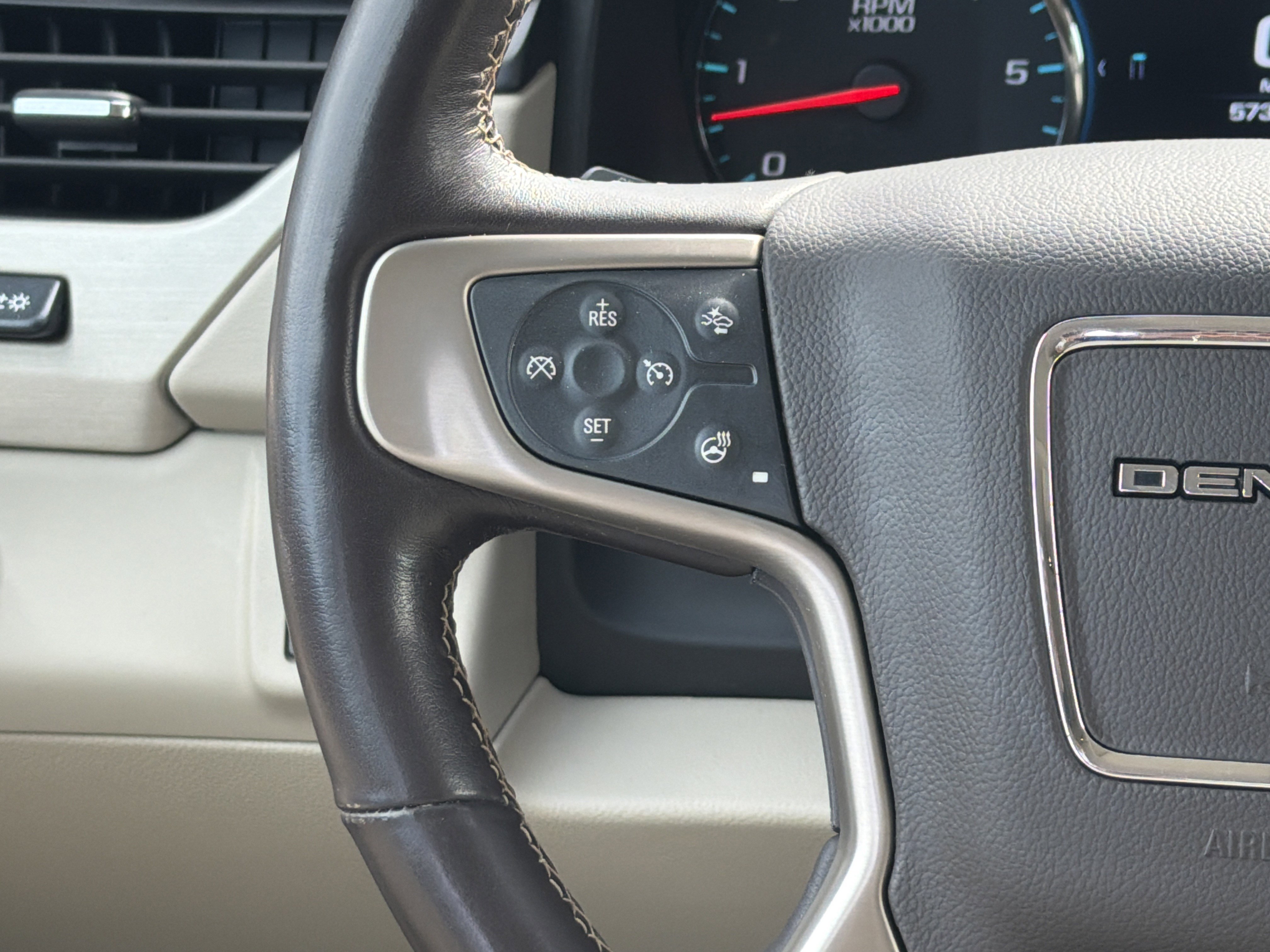 Used 2019 GMC Yukon Denali w/ Denali Ultimate Package image 19