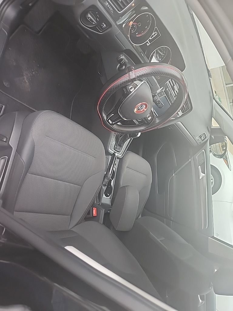 Used 2018 Volkswagen Golf SE image 11