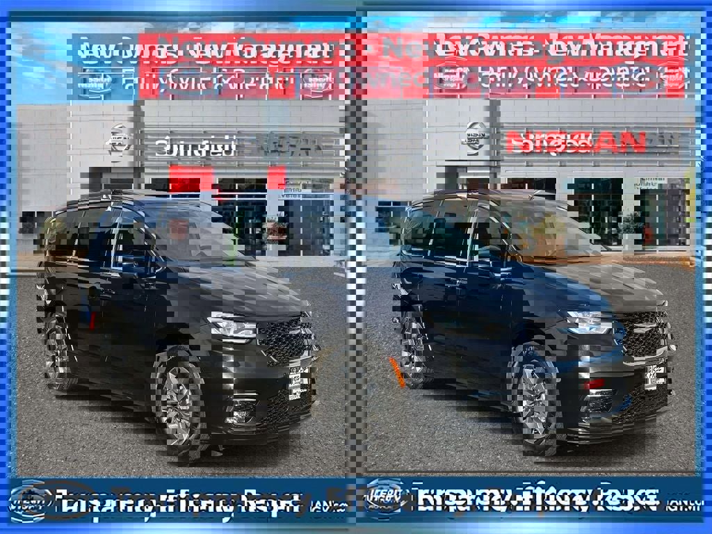 Used 2023 Chrysler Pacifica Touring-L