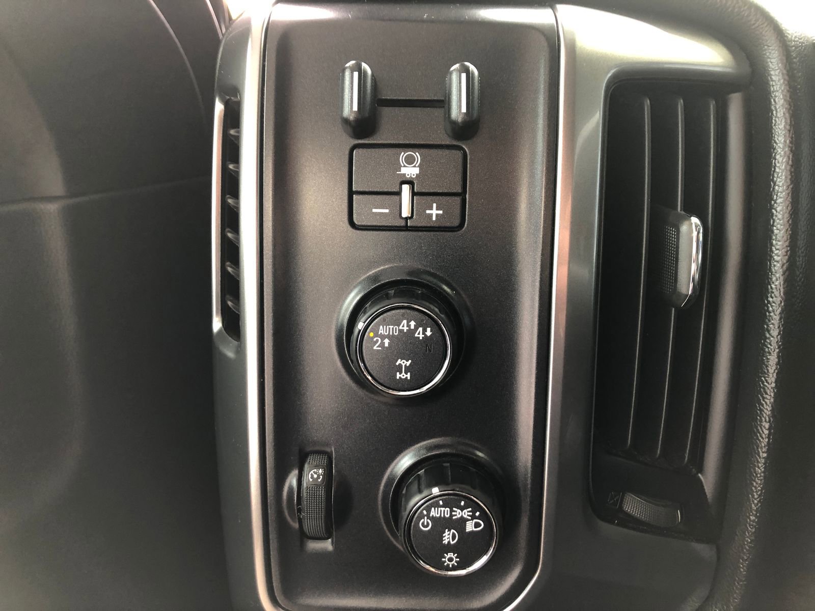 Used 2017 Chevrolet Silverado 1500 LT w/ All Star Edition AWD/4WD image 34
