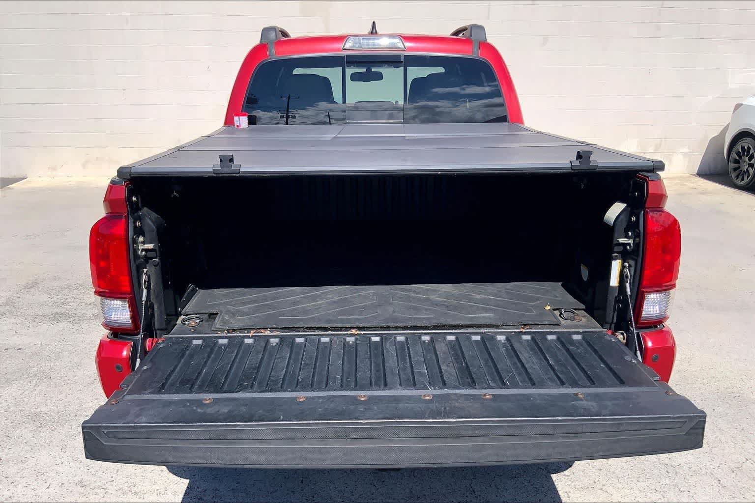 Used 2017 Toyota Tacoma TRD Sport RWD image 18