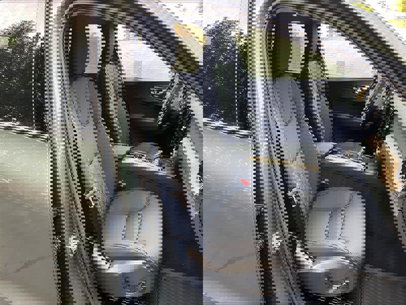 New 2026 Volvo XC60 B5 Plus w/ Climate Package AWD/4WD image 31