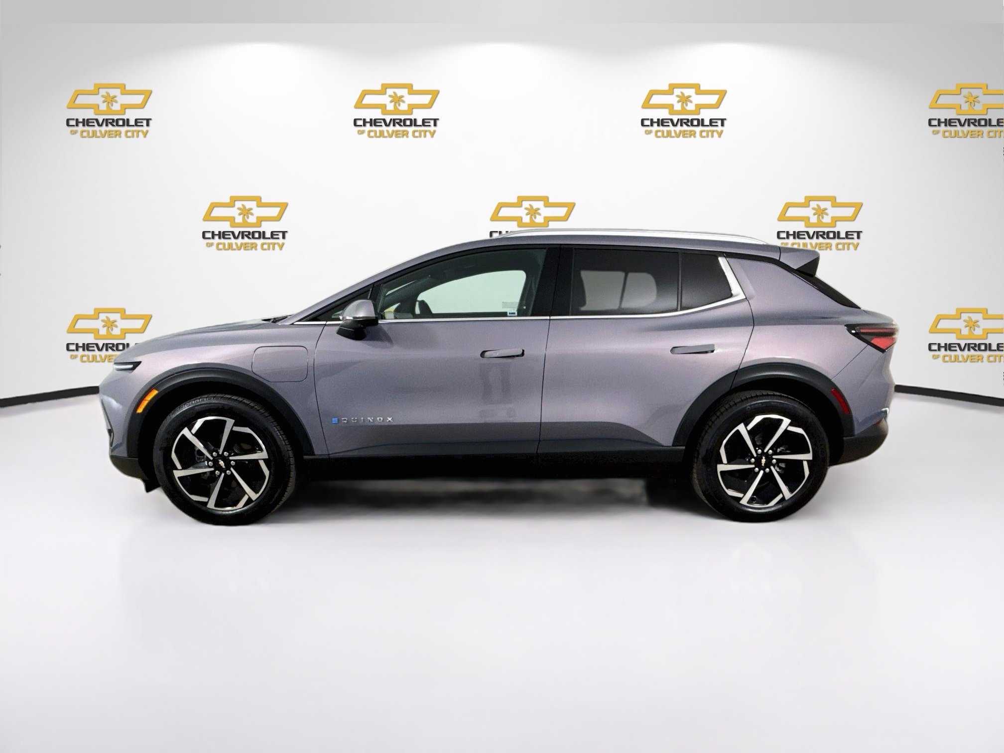 Used 2026 Chevrolet Equinox EV LT w/ LPO, All-Weather Mat Package FWD image 5