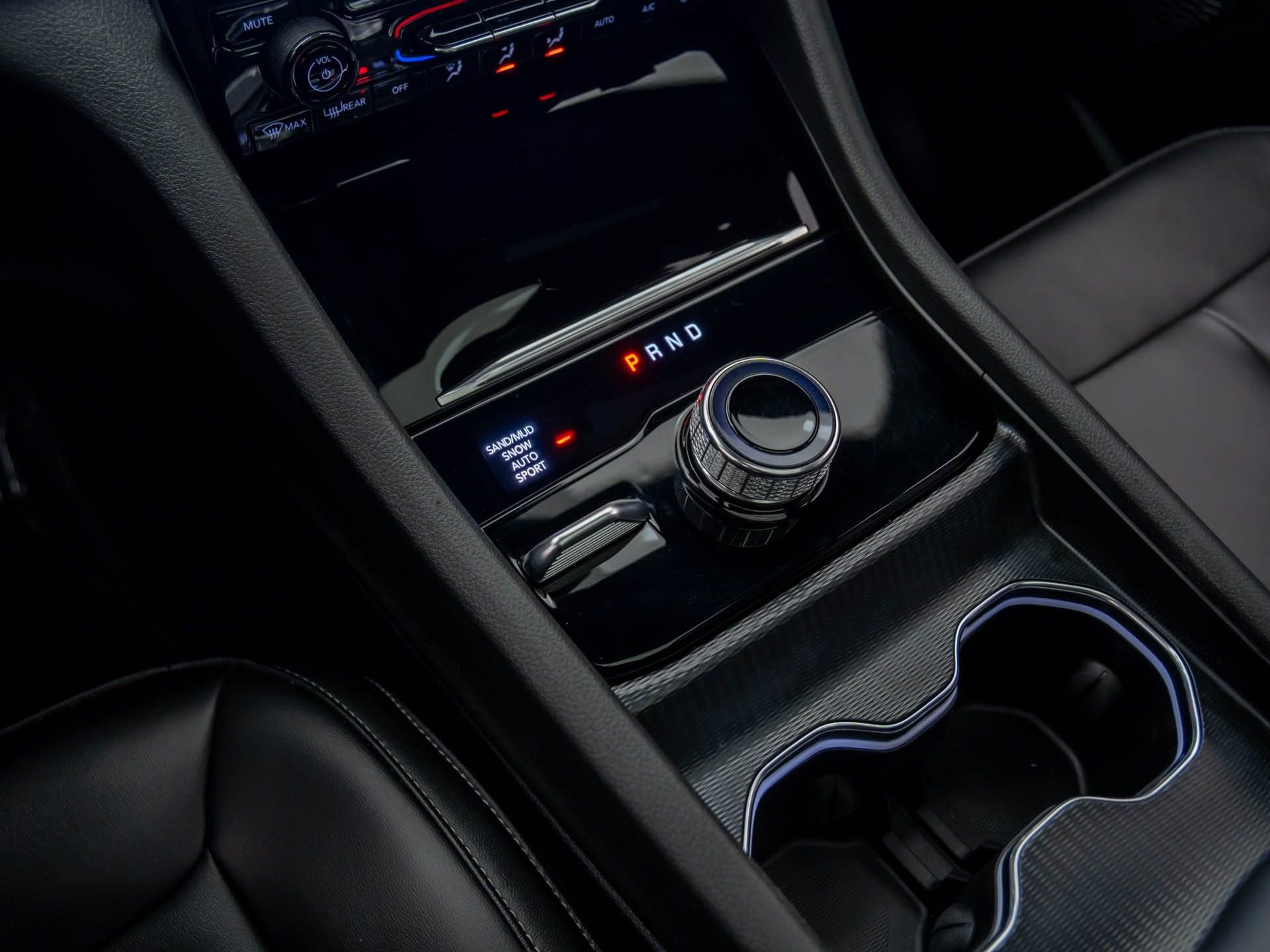 Used 2024 Jeep Grand Cherokee L Limited w/ Black Appearance Package image 12