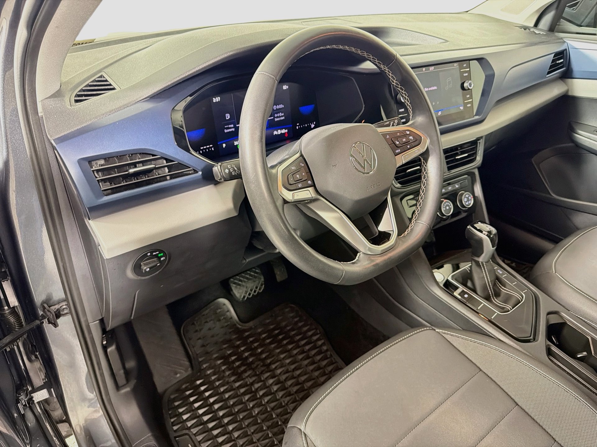Used 2023 Volkswagen Taos SE FWD image 9