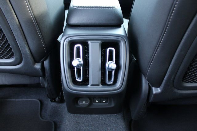 Used 2025 Volvo XC40 B5 Core image 36