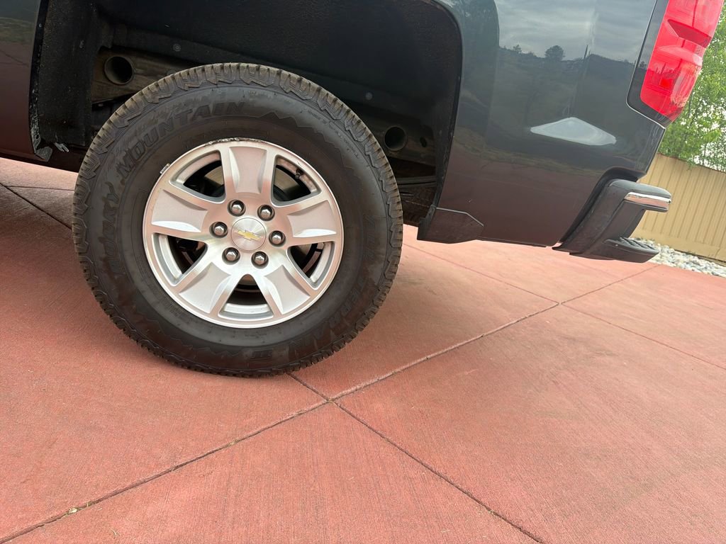 Used 2018 Chevrolet Silverado 1500 LT AWD/4WD image 33