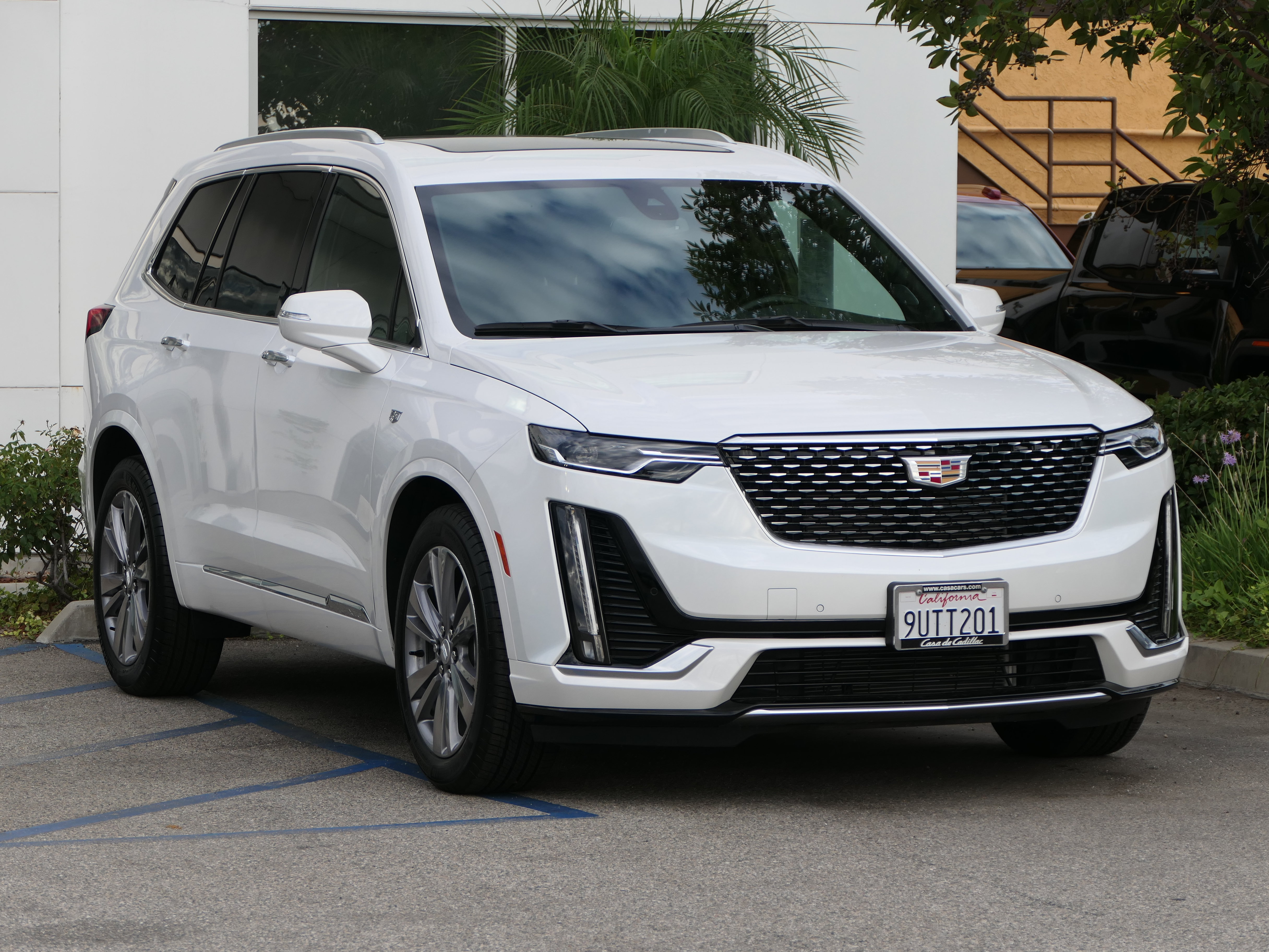 New 2025 Cadillac XT6 Premium Luxury FWD image 6