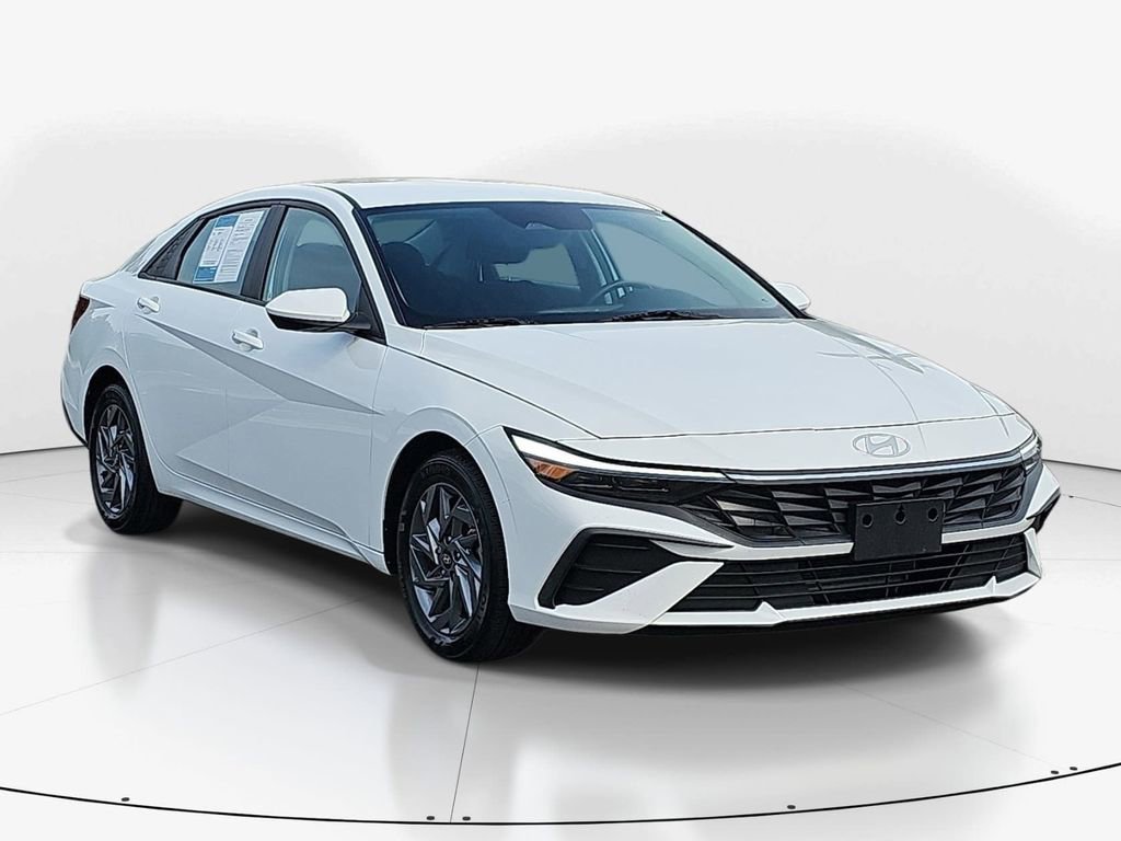 Used 2024 Hyundai Elantra SEL FWD video 3
