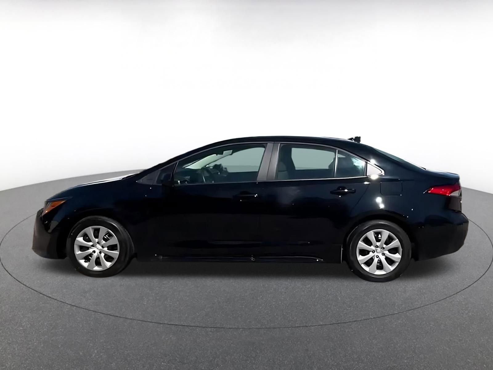 Used 2025 Toyota Corolla LE image 4