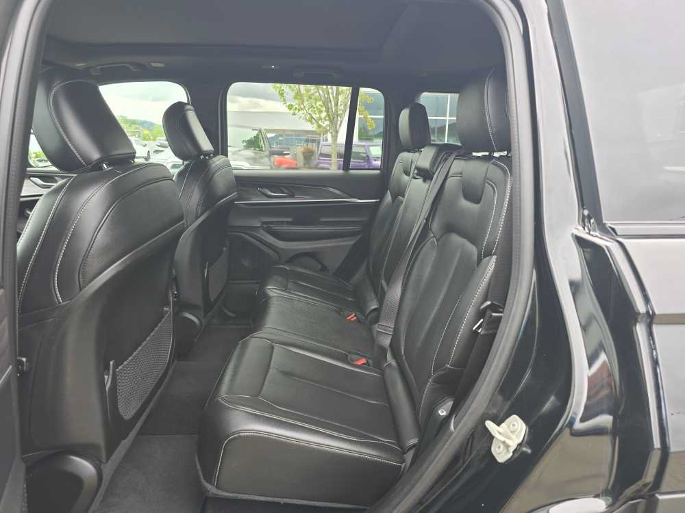 Used 2024 Jeep Grand Cherokee Limited AWD/4WD image 16