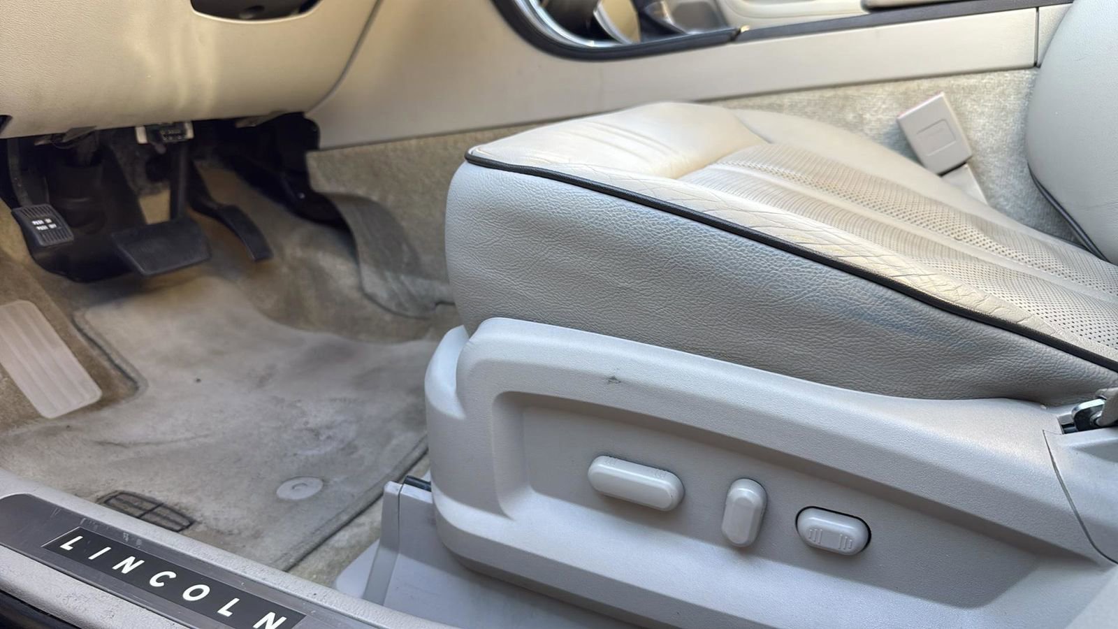 Used 2015 Lincoln MKX Base w/ Equipment Group 101A image 11