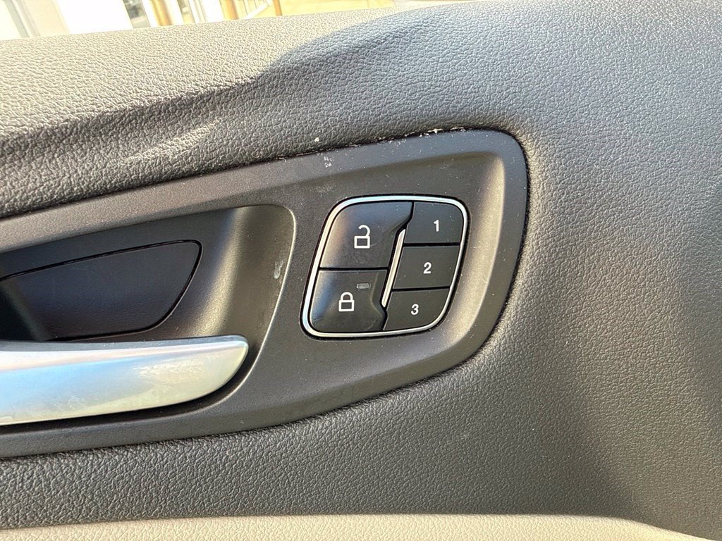 Used 2019 Ford Escape Titanium FWD image 9
