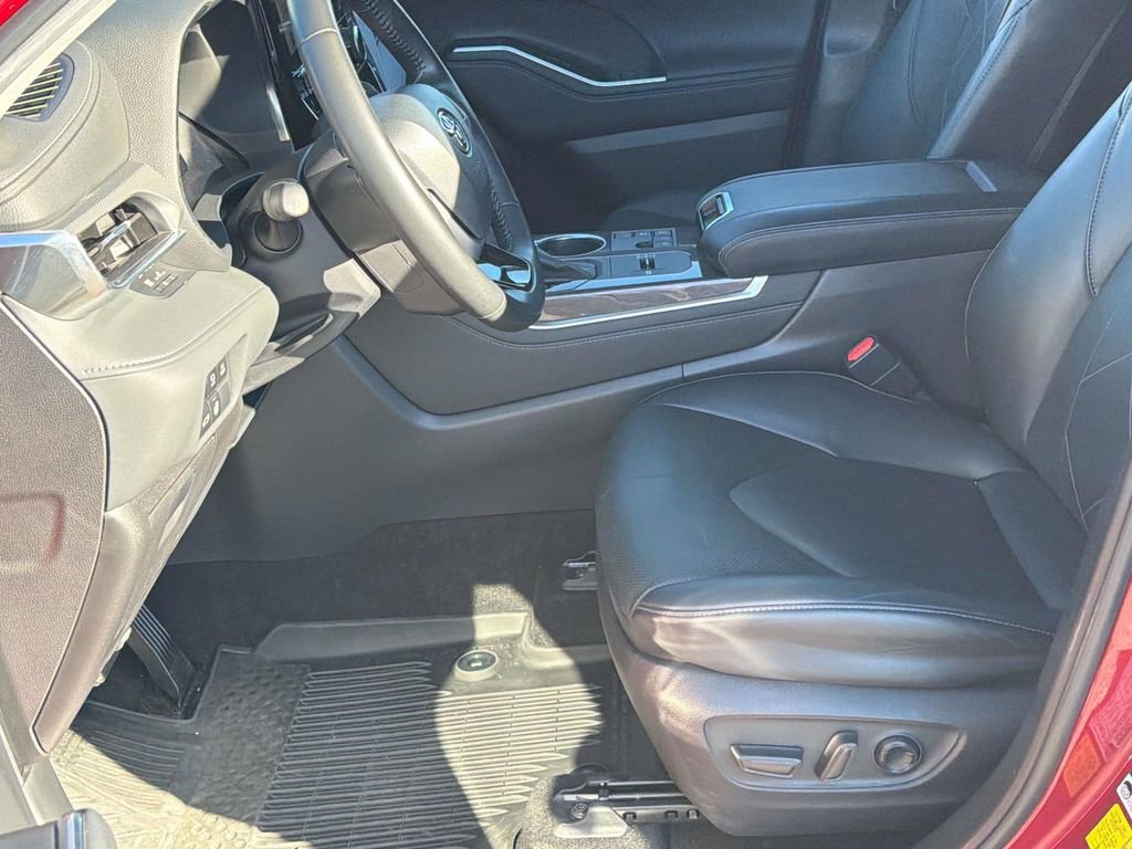 Used 2023 Toyota Highlander Platinum image 26