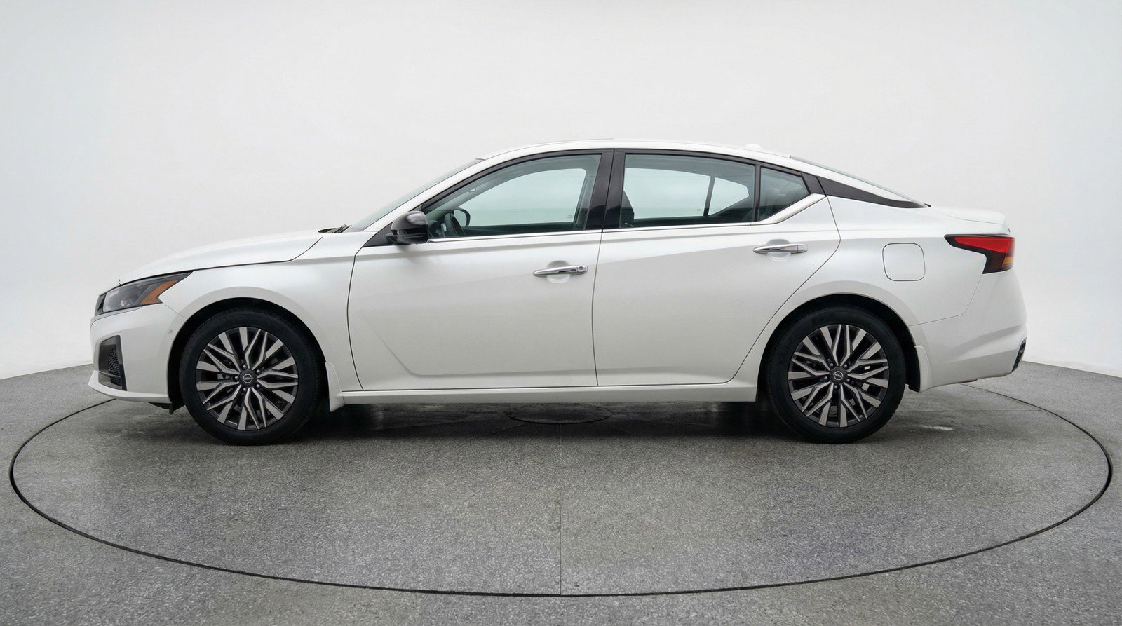 Used 2025 Nissan Altima 2.5 SV image 5