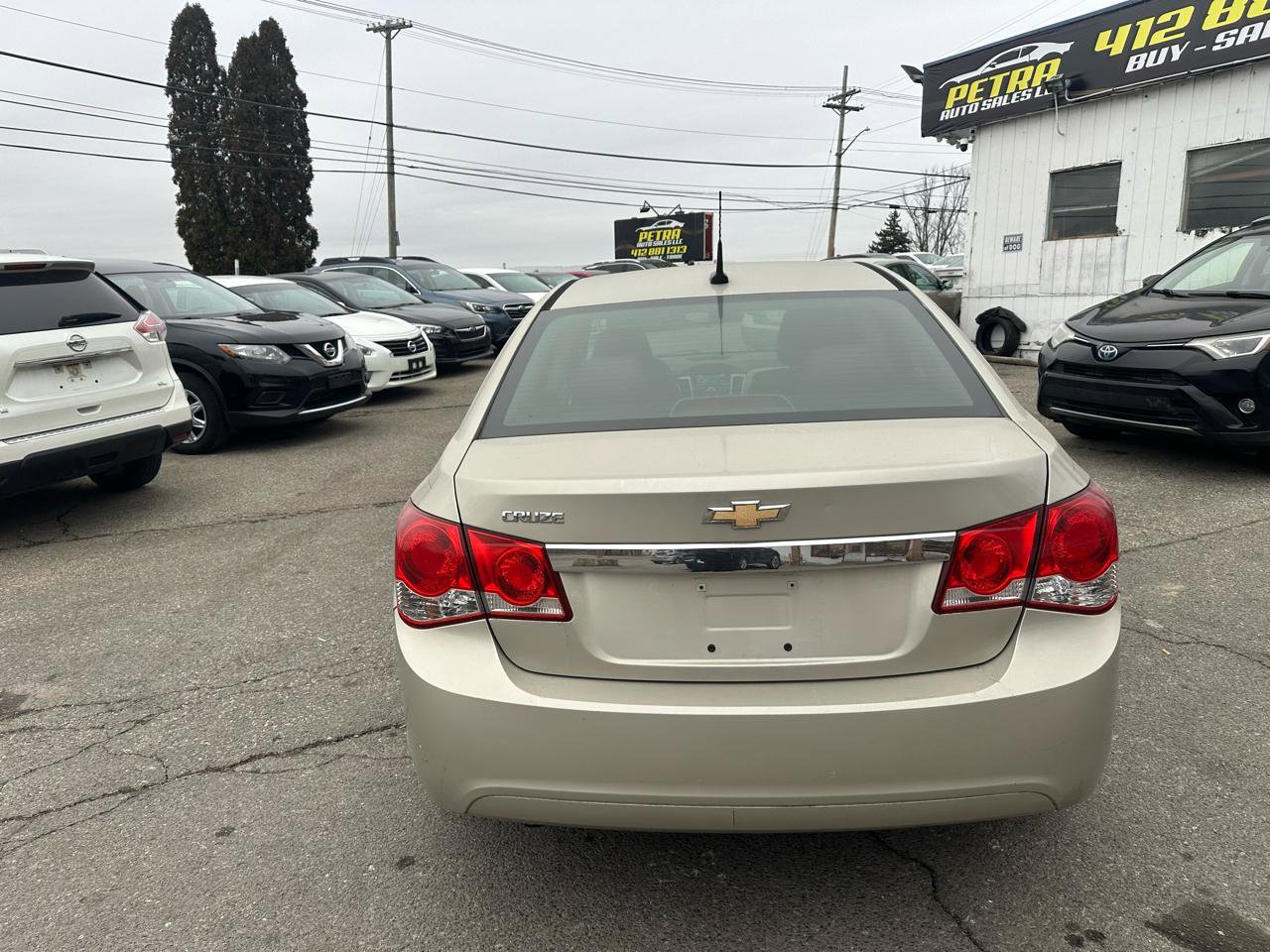 Used 2013 Chevrolet Cruze LS image 9