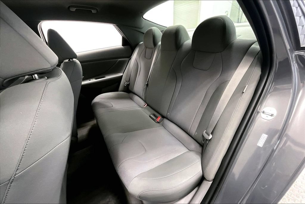 Certified 2024 Hyundai Elantra SE FWD image 27