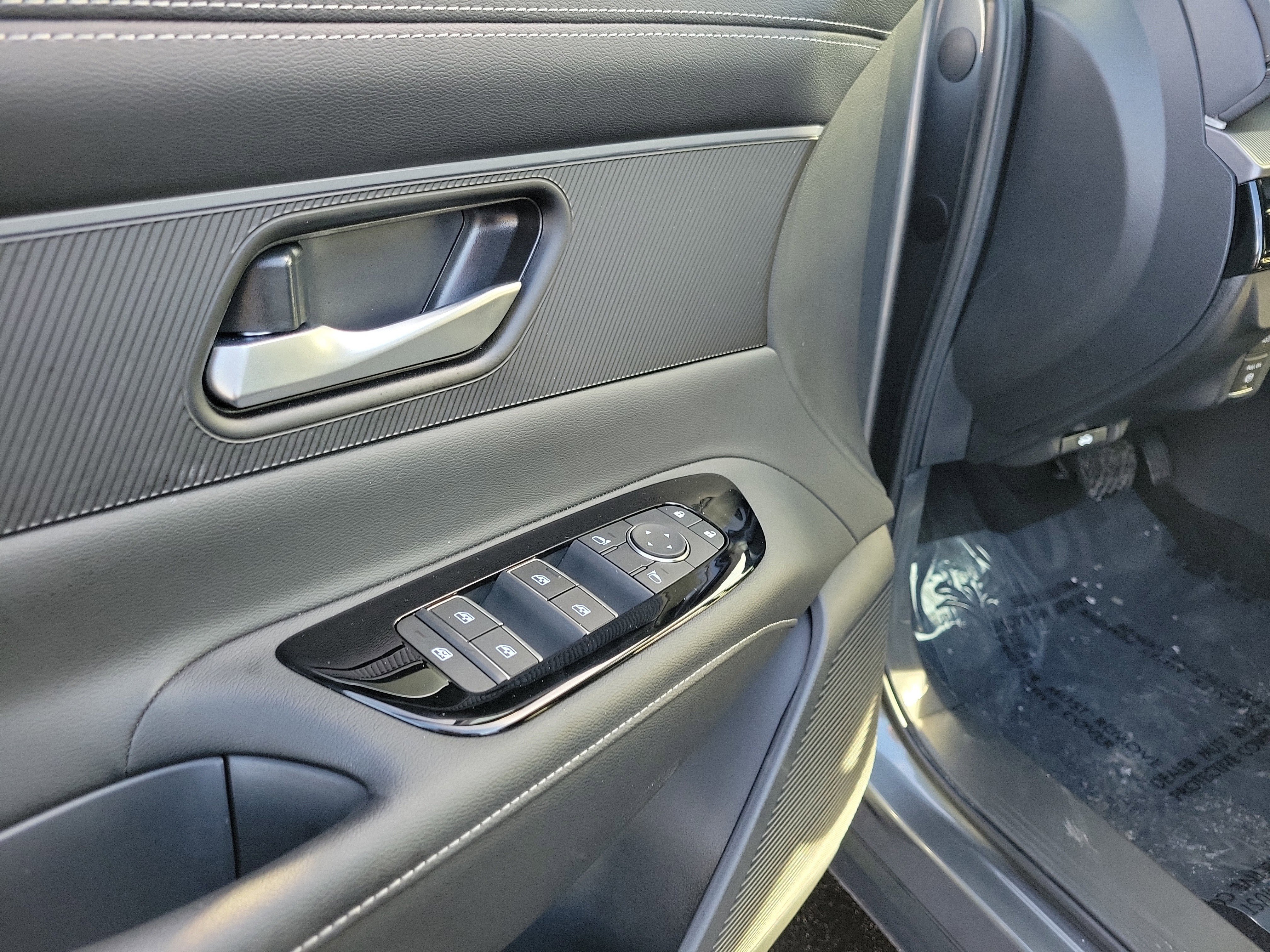 Certified 2025 Nissan Murano SV image 18