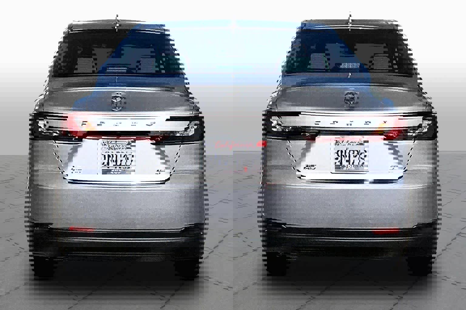 Used 2025 Toyota Camry LE w/ Convenience Package image 4