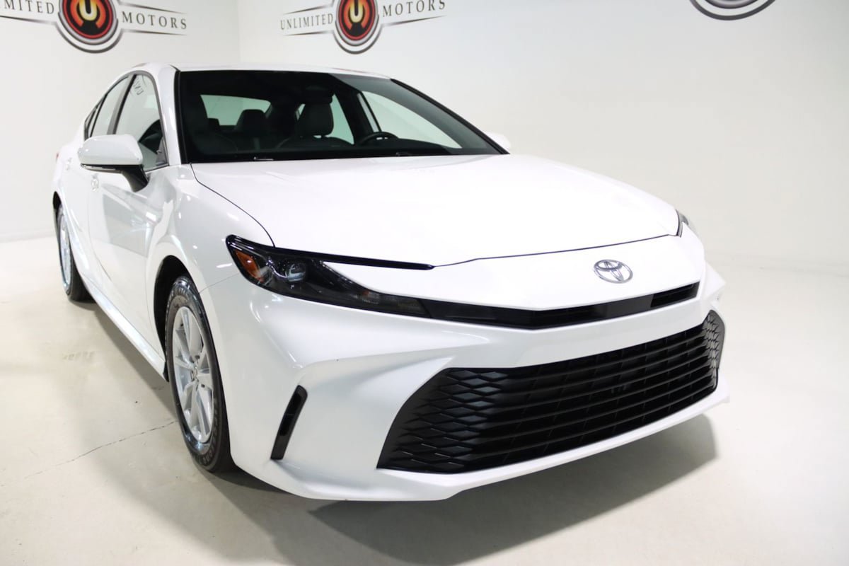 Used 2026 Toyota Camry SE FWD image 20
