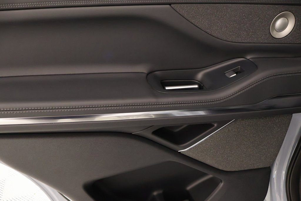 New 2025 Lincoln Navigator Reserve AWD/4WD image 18