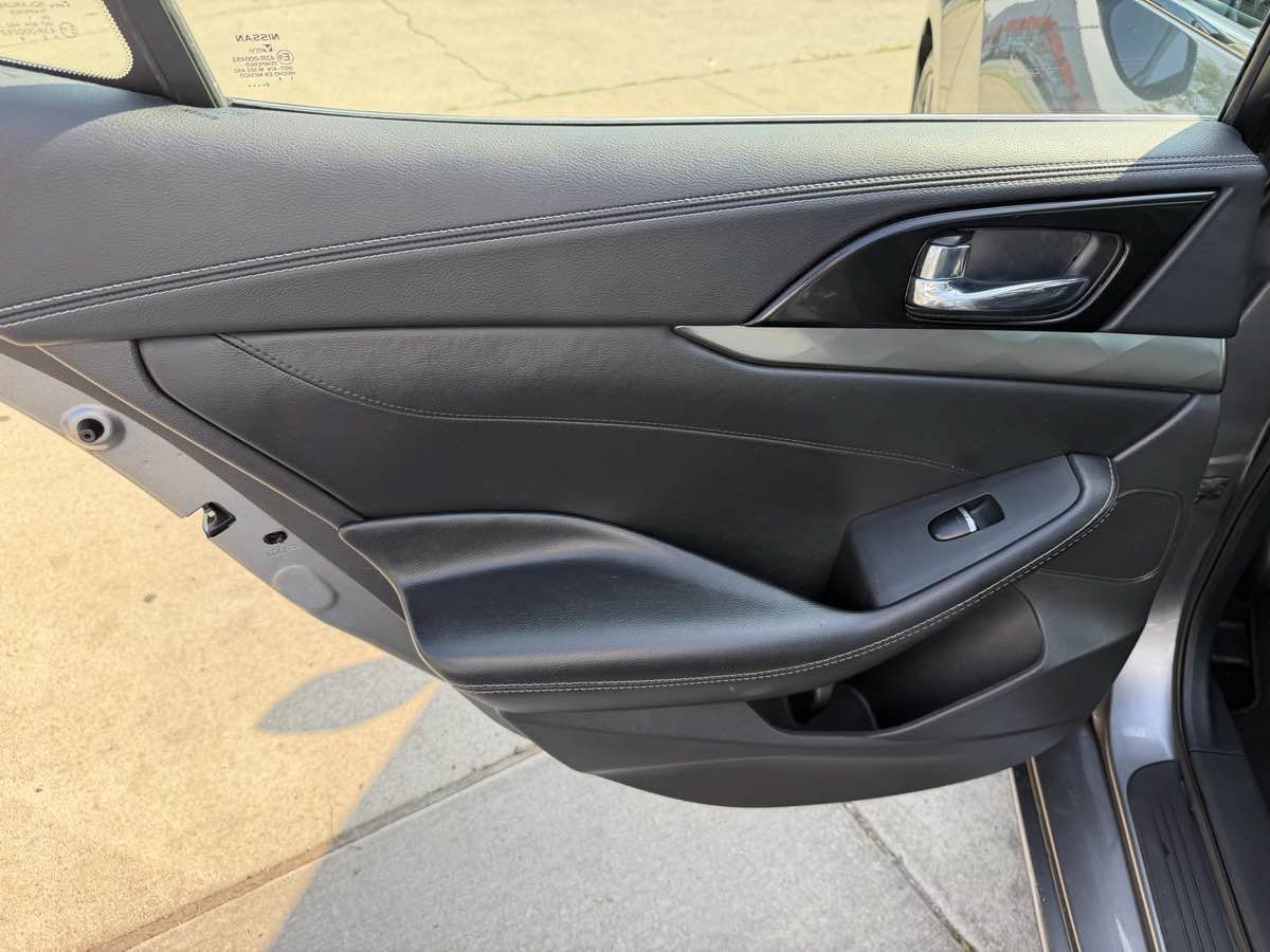 Used 2022 Nissan Maxima SL FWD image 16