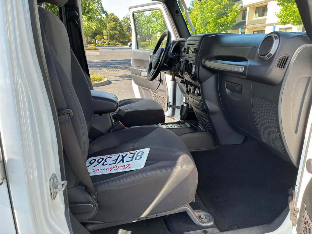 Used 2018 Jeep Wrangler Unlimited Sport w/ Connectivity Group AWD/4WD image 49