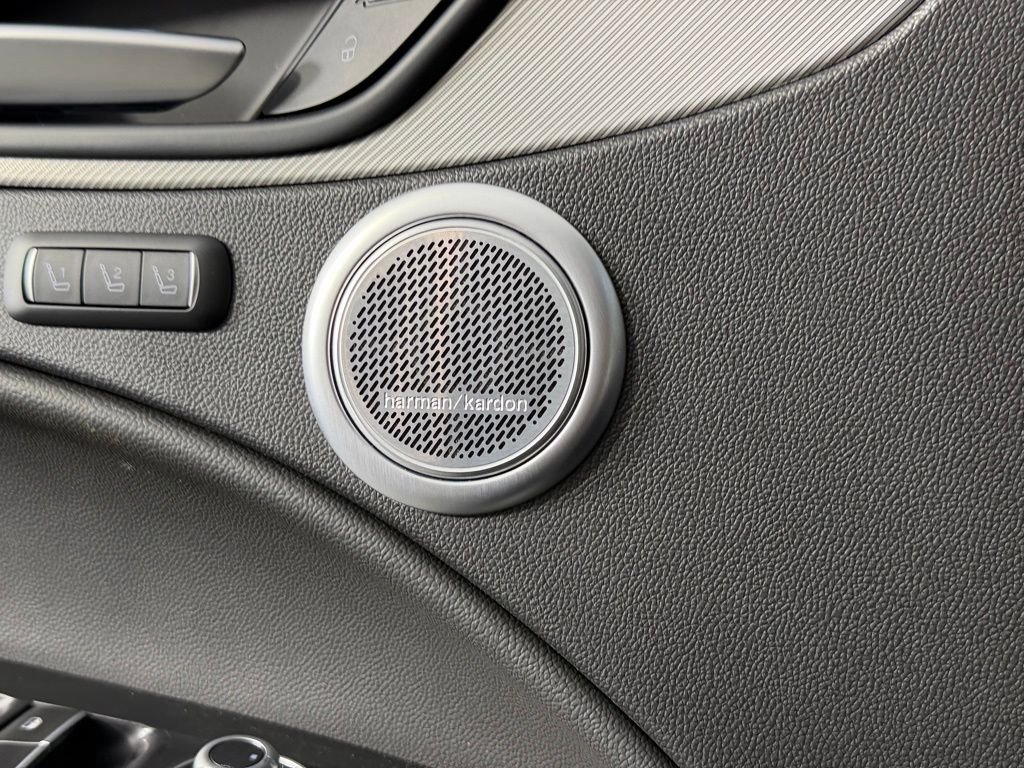Used 2024 Alfa Romeo Stelvio Veloce image 14