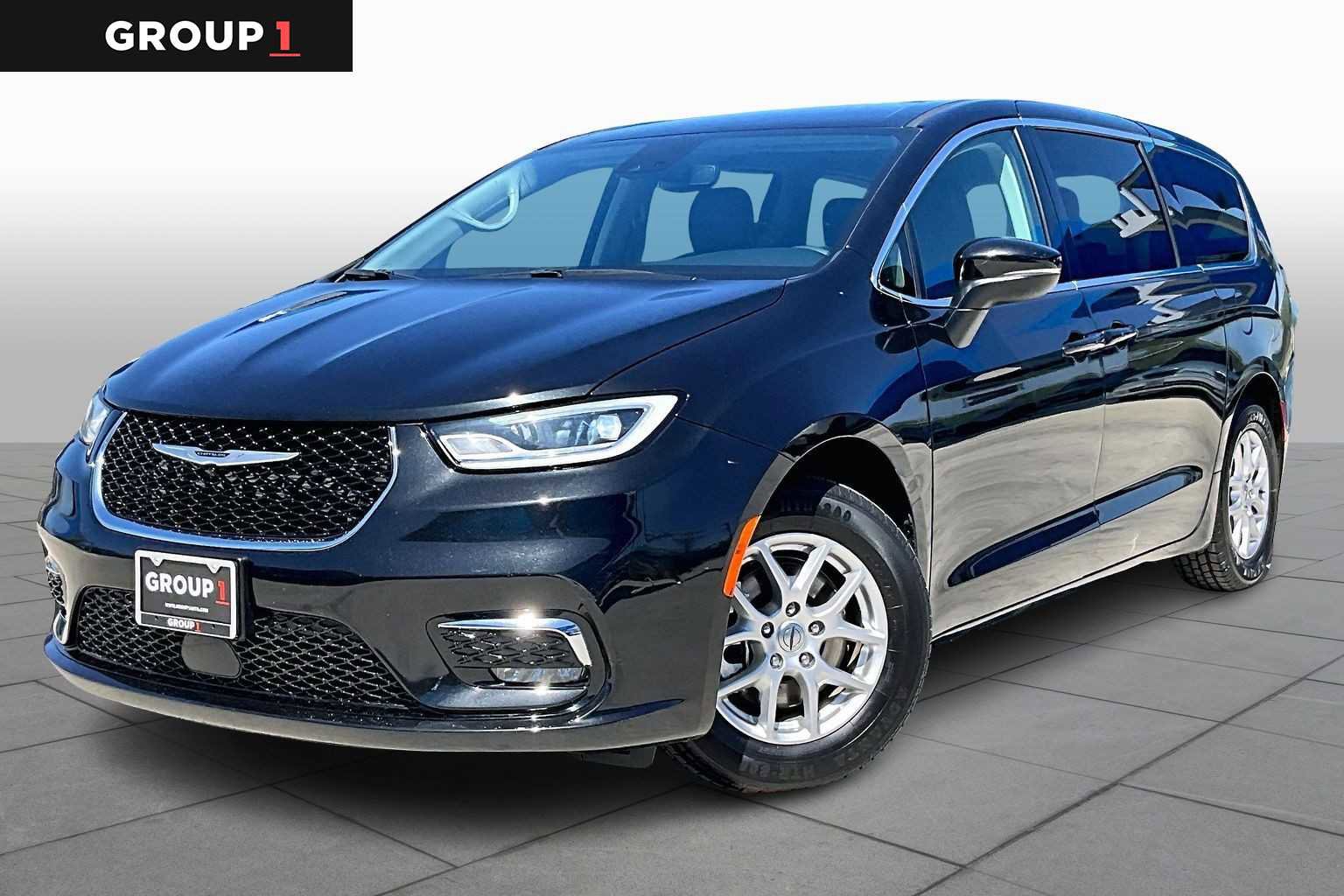 Used 2023 Chrysler Pacifica Touring-L image 1