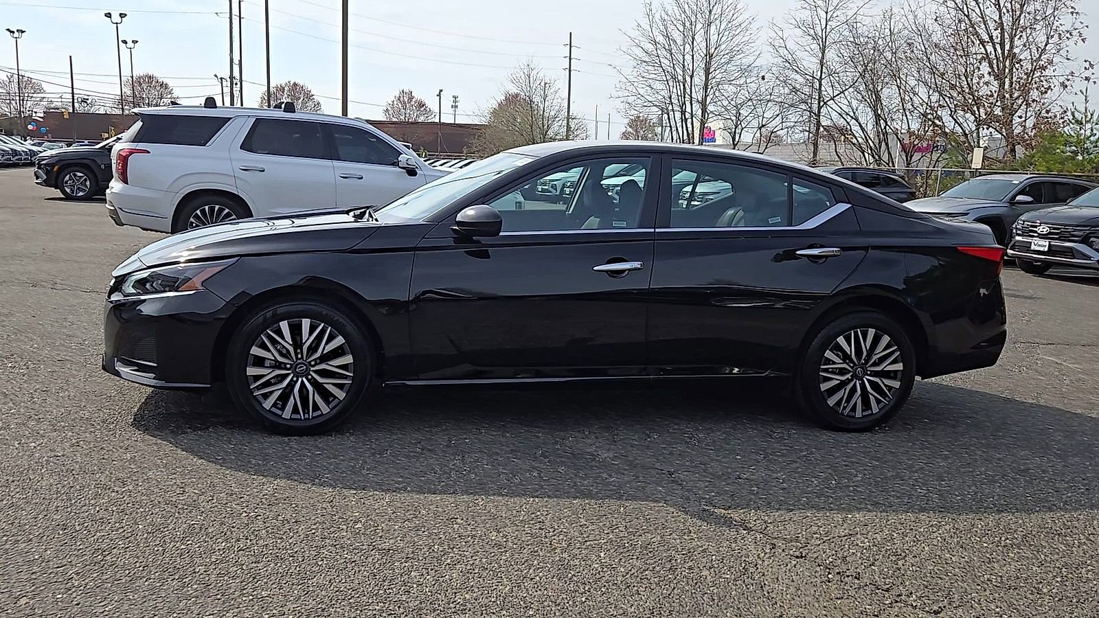 Used 2025 Nissan Altima 2.5 SV image 5