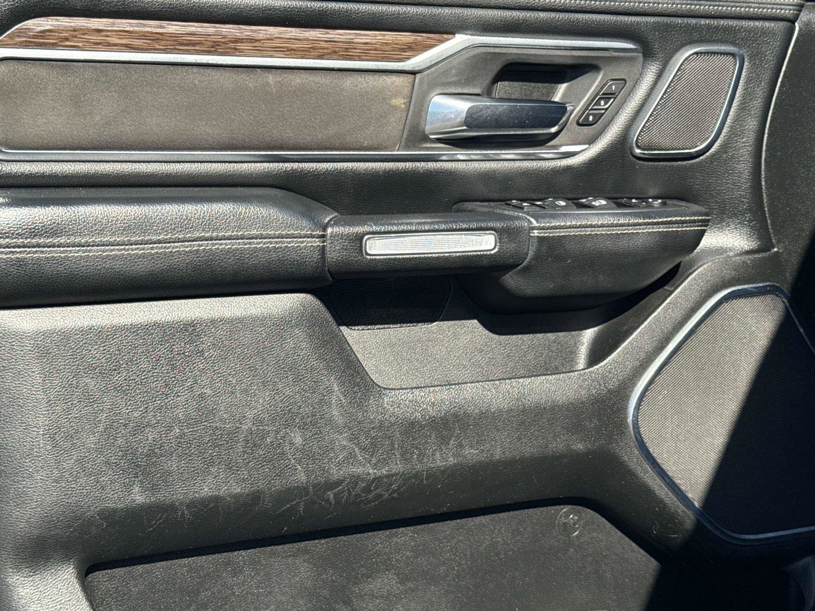 Used 2019 RAM 1500 Laramie AWD/4WD image 17