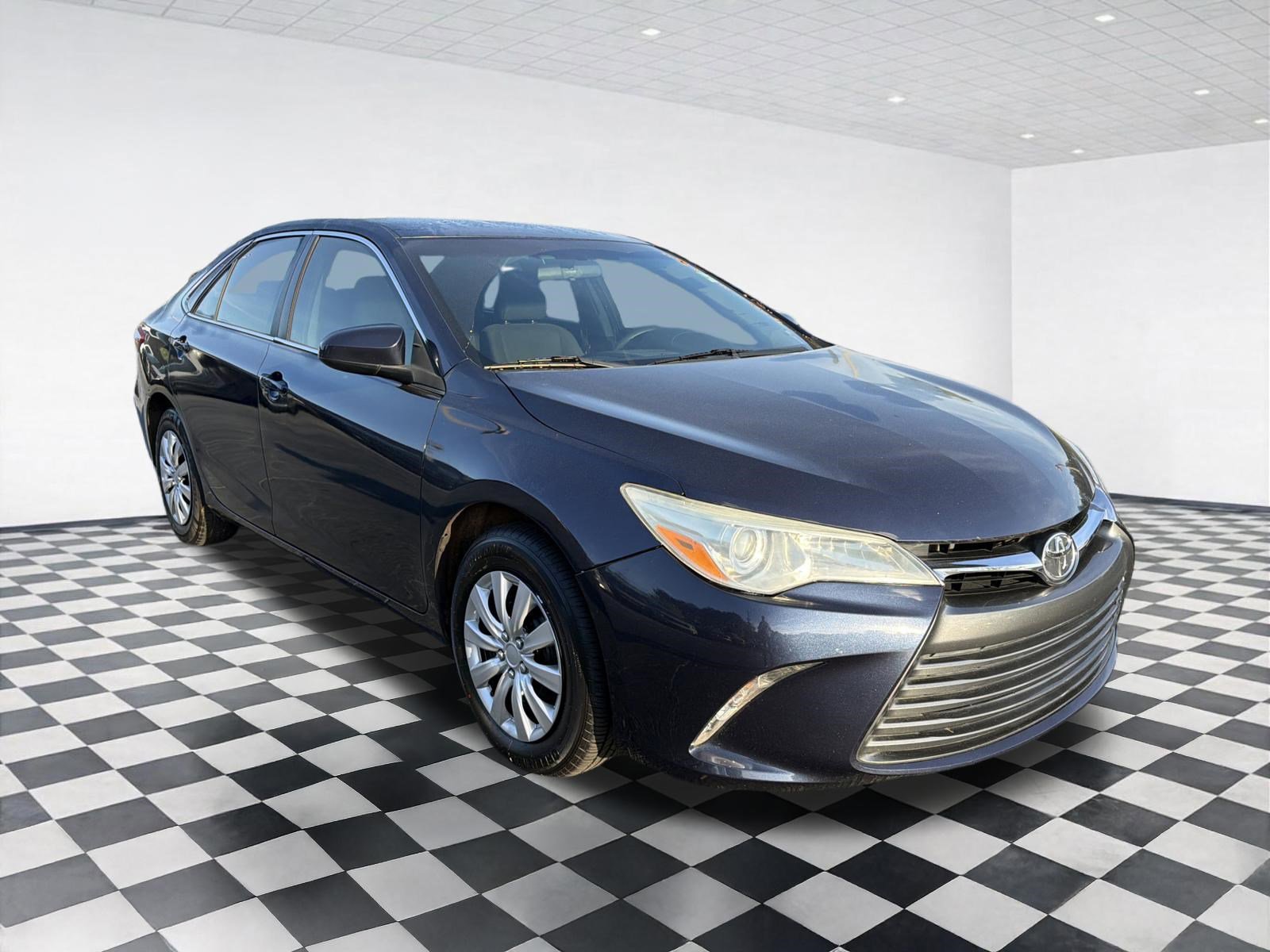 Used 2015 Toyota Camry LE FWD image 3