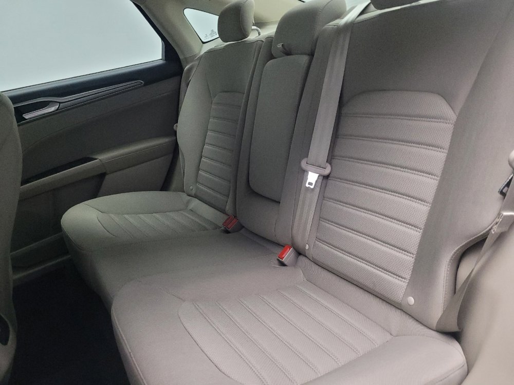 Used 2020 Ford Fusion SE image 18