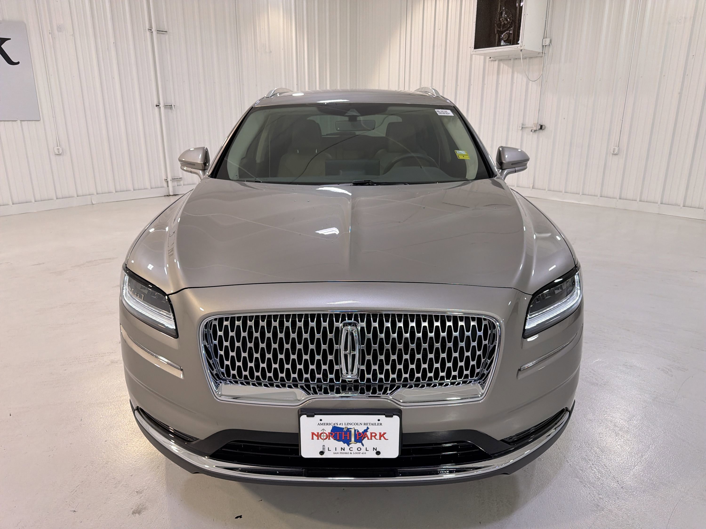 Used 2023 Lincoln Nautilus FWD w/ Premium Package image 31