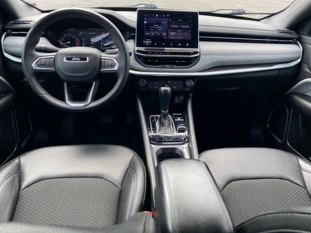 Used 2024 Jeep Compass Latitude AWD/4WD image 5