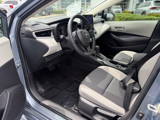 Used 2025 Toyota Corolla LE FWD image 11