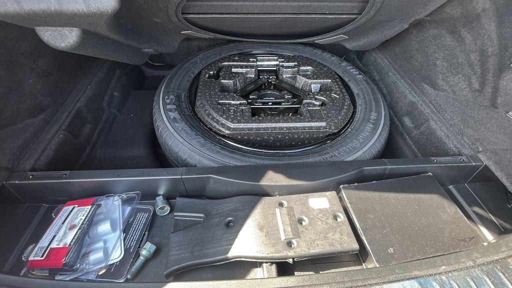 Used 2025 Genesis GV70 3.5T Sport w/ Sport Advanced Package AWD/4WD image 24