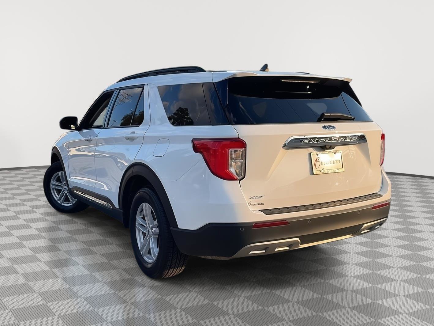 Used 2024 Ford Explorer XLT w/ Equipment Group 202A image 4