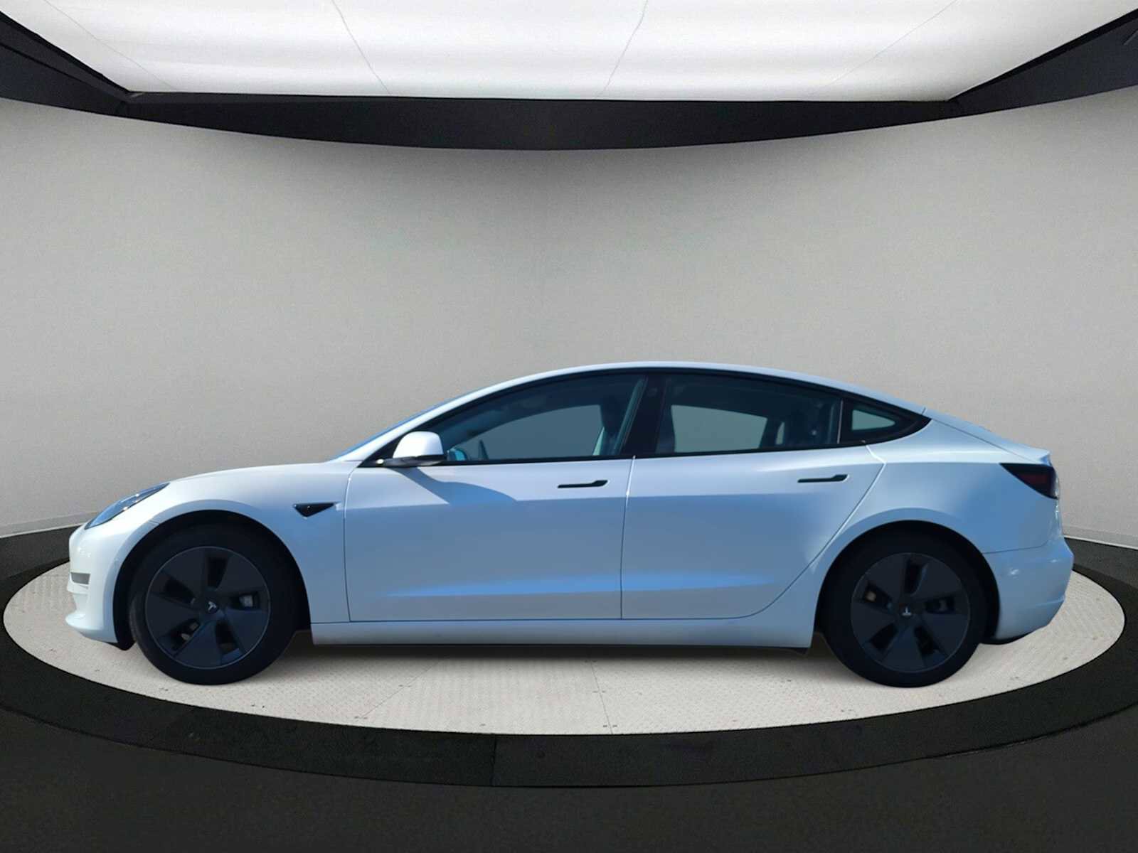 Used 2021 Tesla Model 3 Standard Range Plus image 5