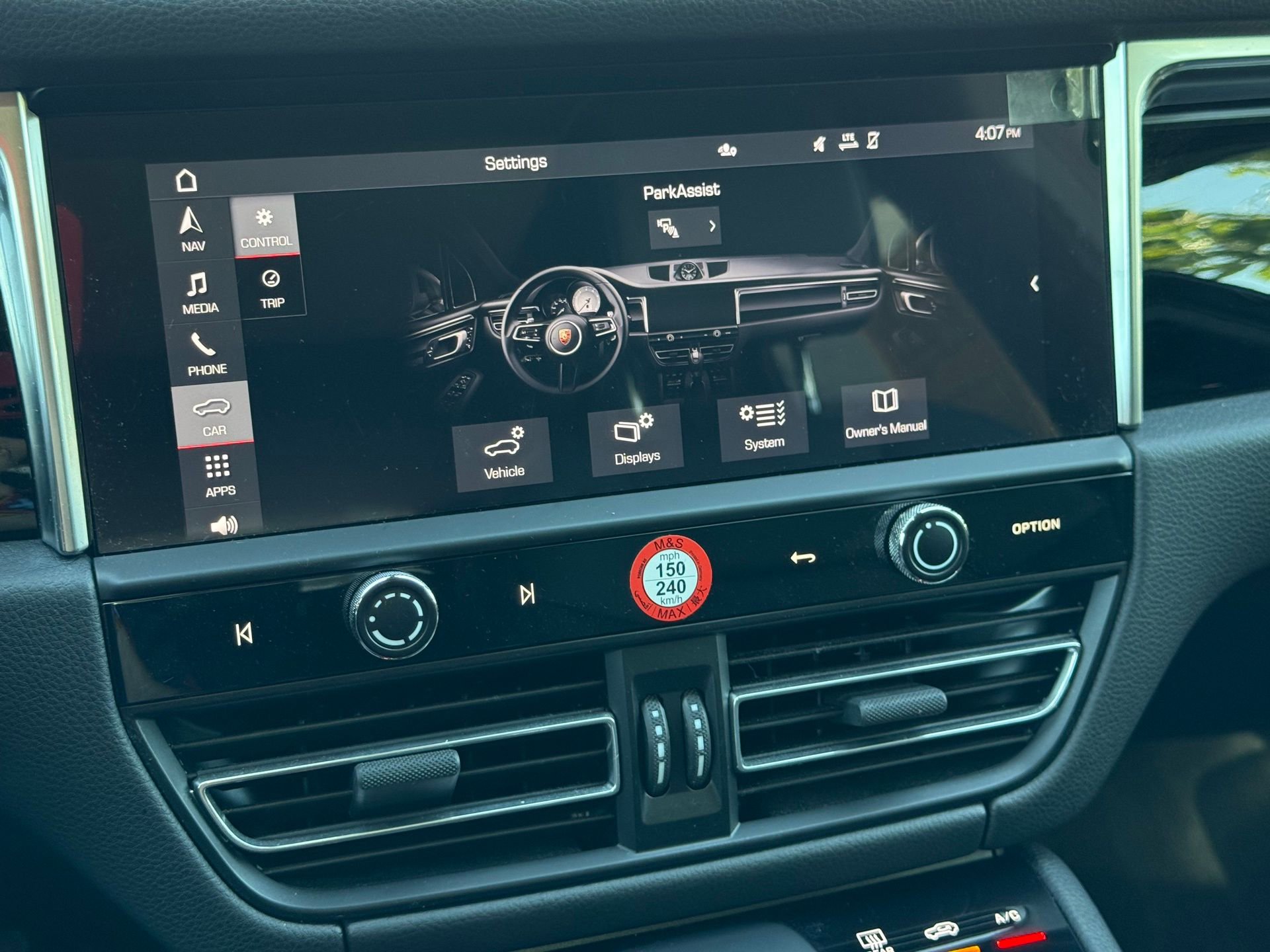 Used 2024 Porsche Macan image 20