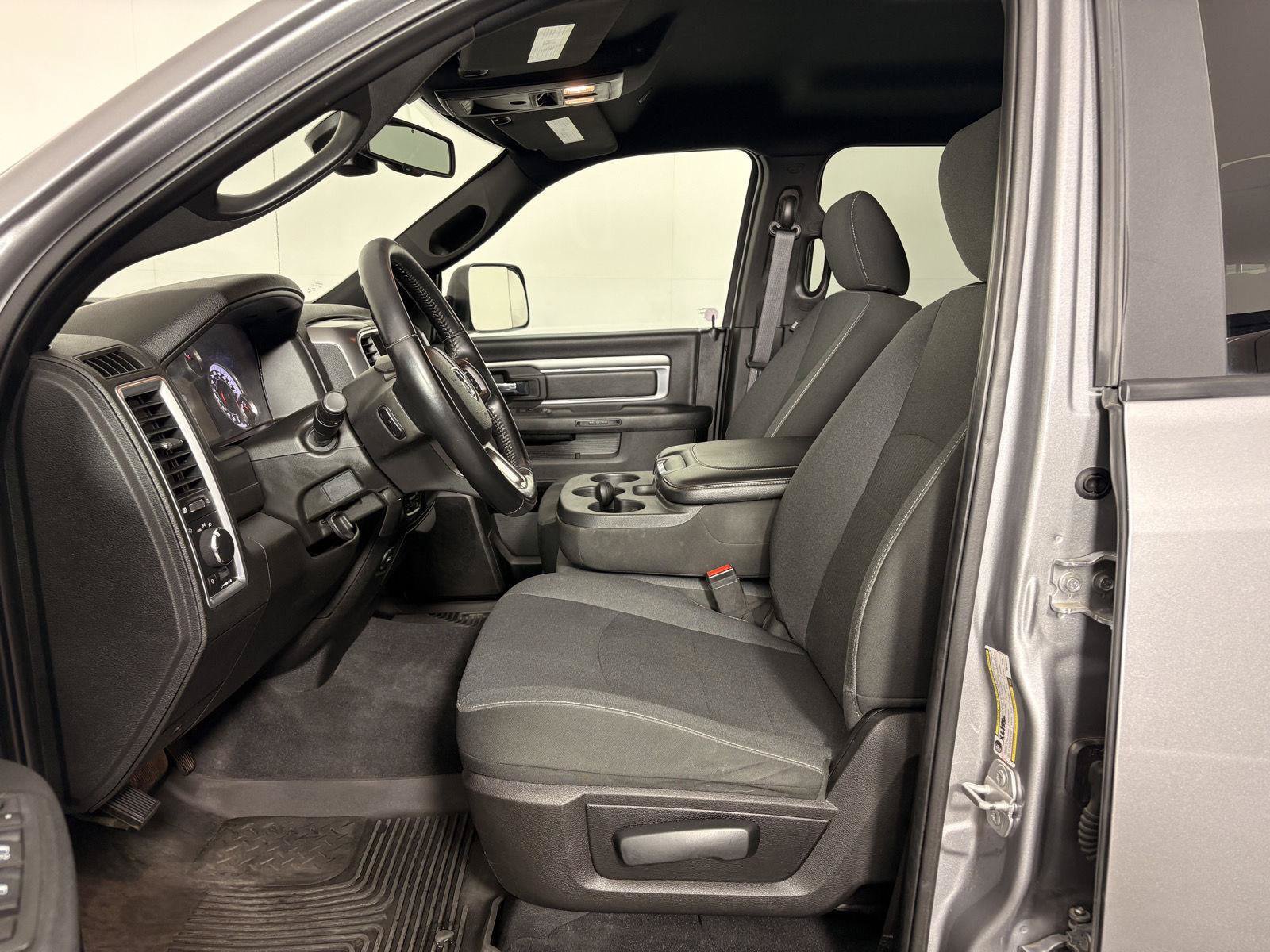 Used 2022 RAM 1500 Classic Warlock AWD/4WD image 12