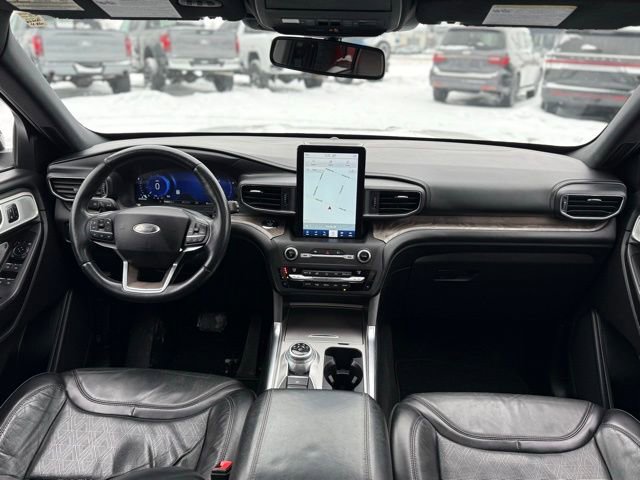 Used 2020 Ford Explorer Platinum w/ Premium Technology Package image 2