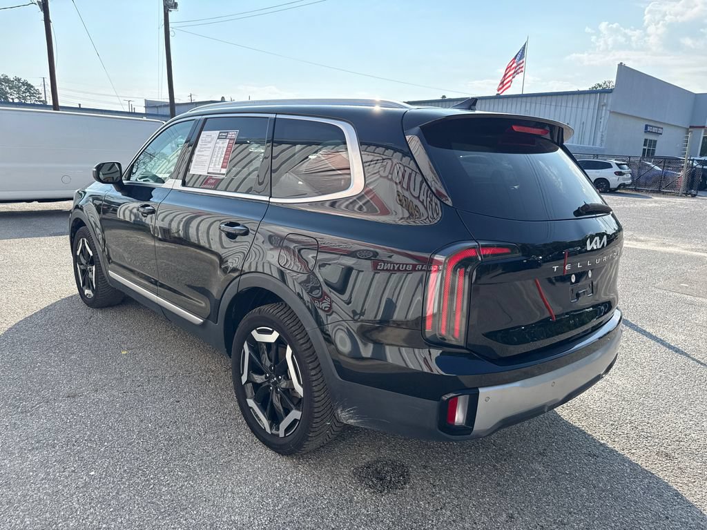 Used 2024 Kia Telluride EX w/ EX Captain's Chair Package FWD image 6