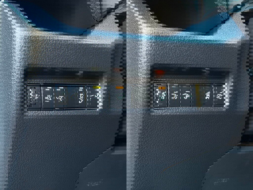 Used 2021 Toyota RAV4 XLE Premium image 27