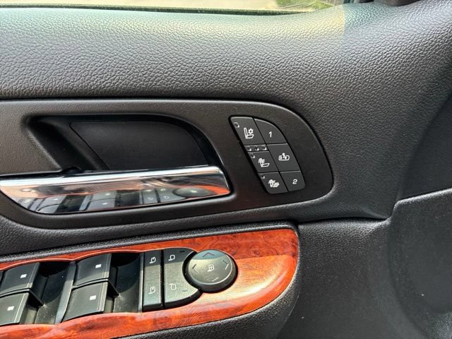 Used 2013 Chevrolet Avalanche LTZ AWD/4WD image 13