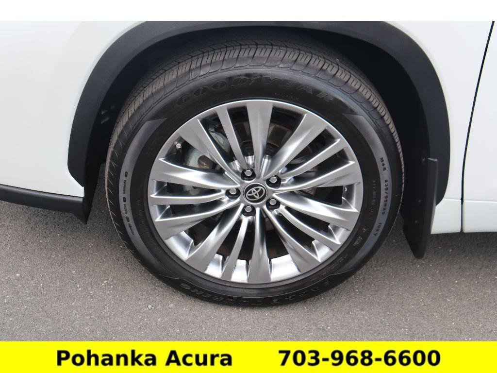 Used 2025 Toyota Highlander Platinum AWD/4WD image 36